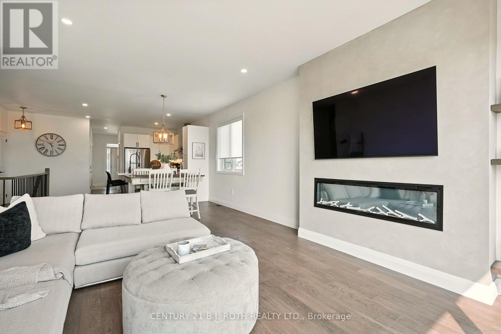 Photo 11 of 124 Ritchie Crescent, Springwater ON