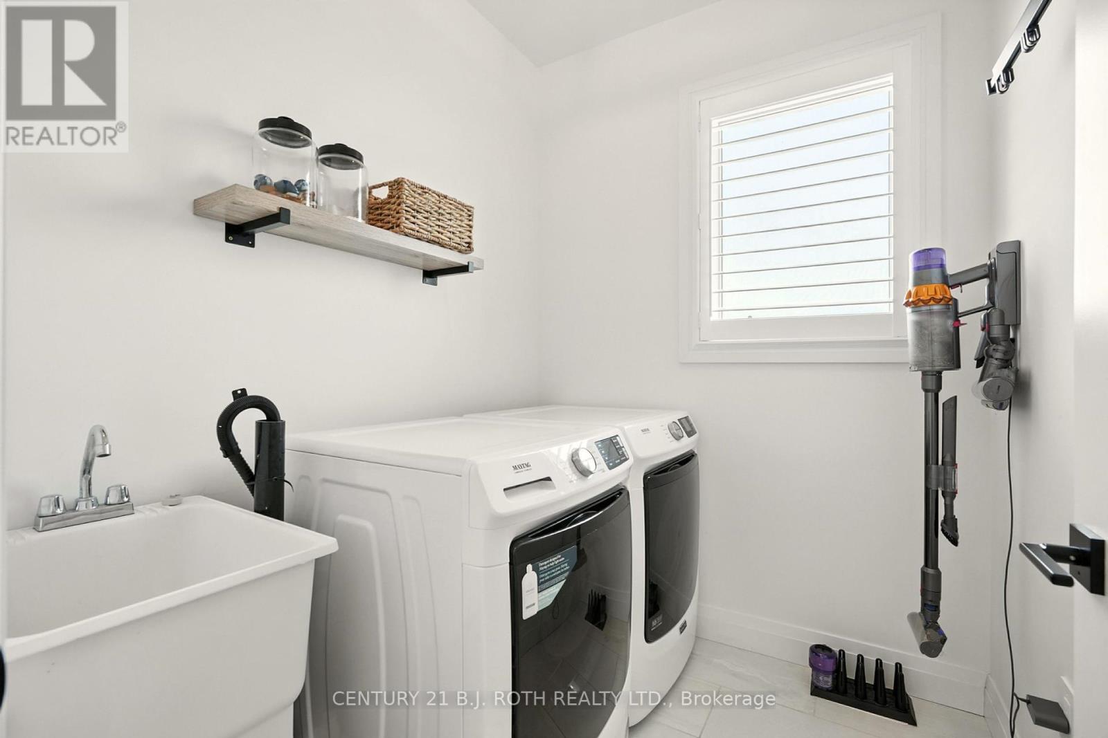 Photo 20 of 124 Ritchie Crescent, Springwater ON