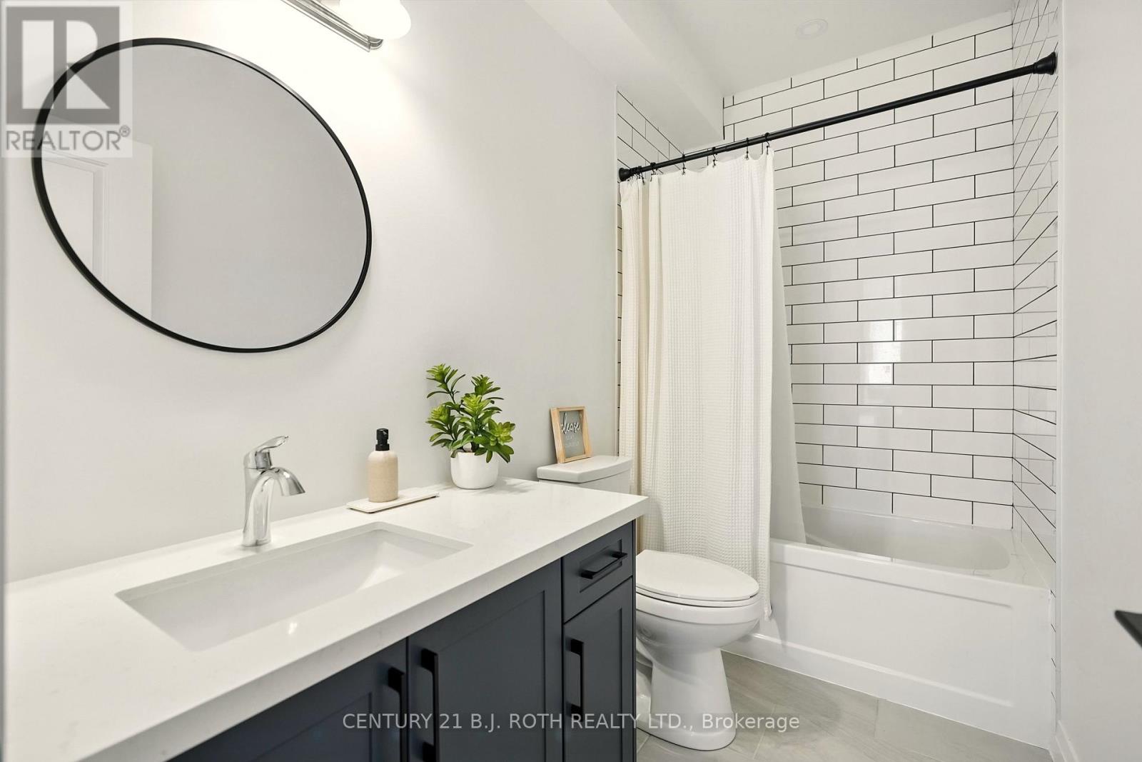 Photo 42 of 124 Ritchie Crescent, Springwater ON