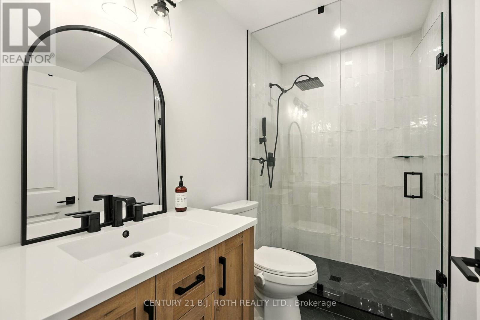 Photo 16 of 124 Ritchie Crescent, Springwater ON