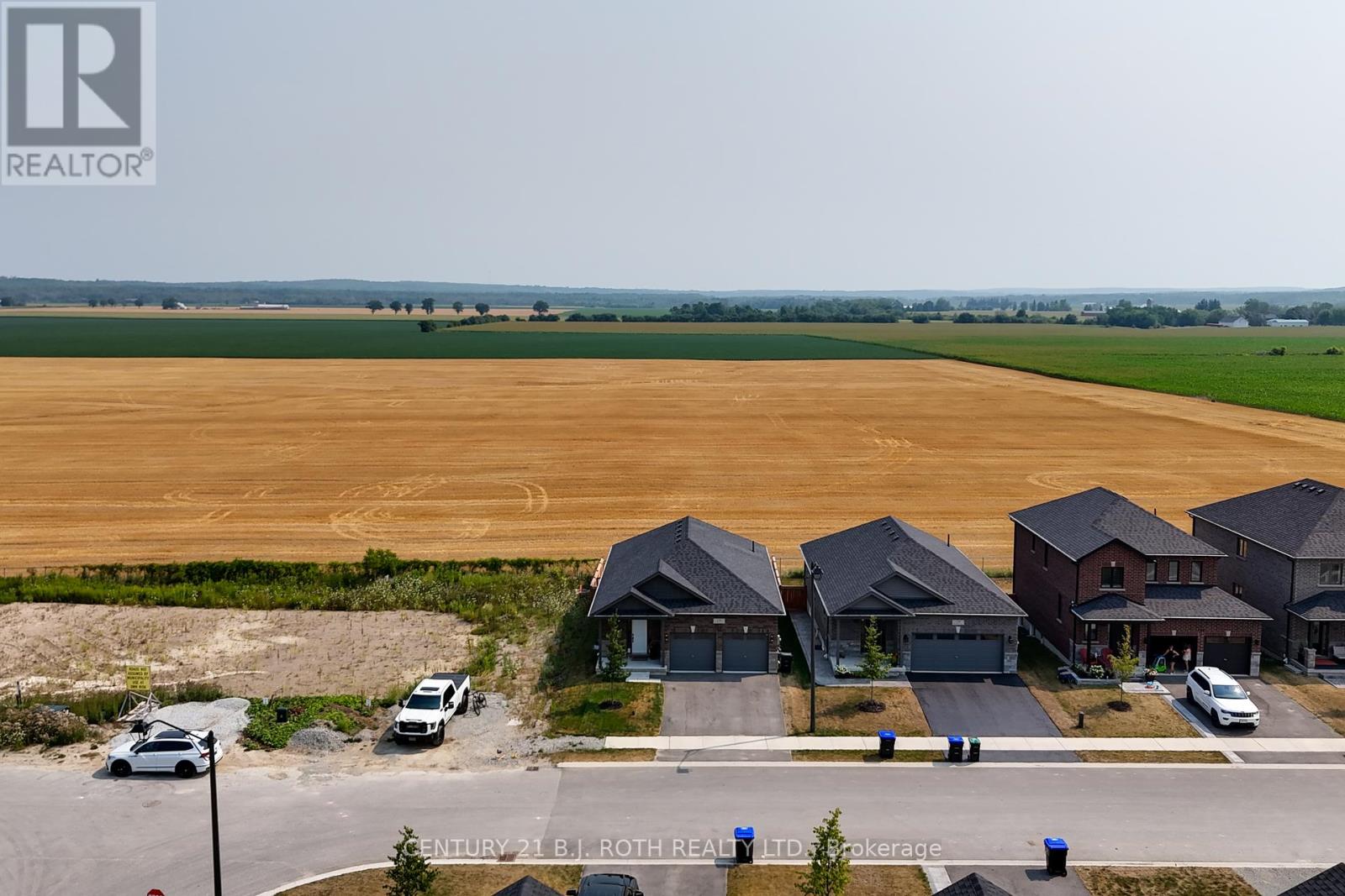 Photo 9 of 124 Ritchie Crescent, Springwater ON