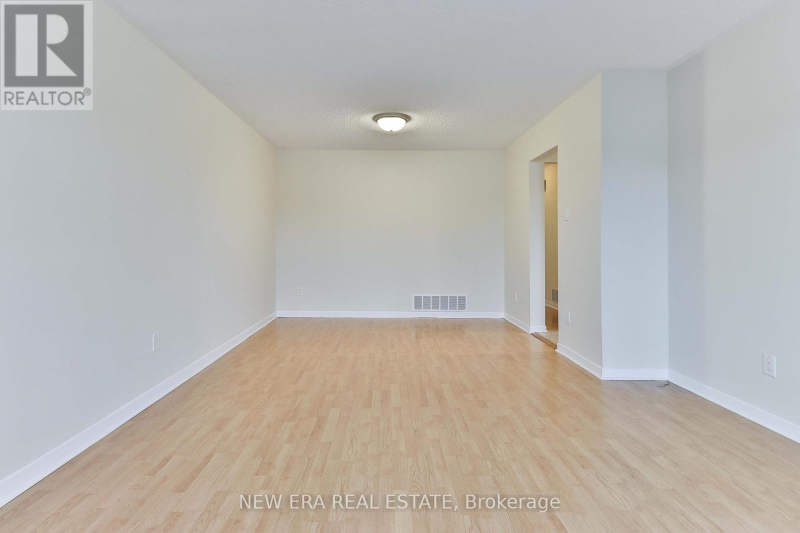 Photo 16 of 2559 Kingsberry Crescent, Mississauga ON