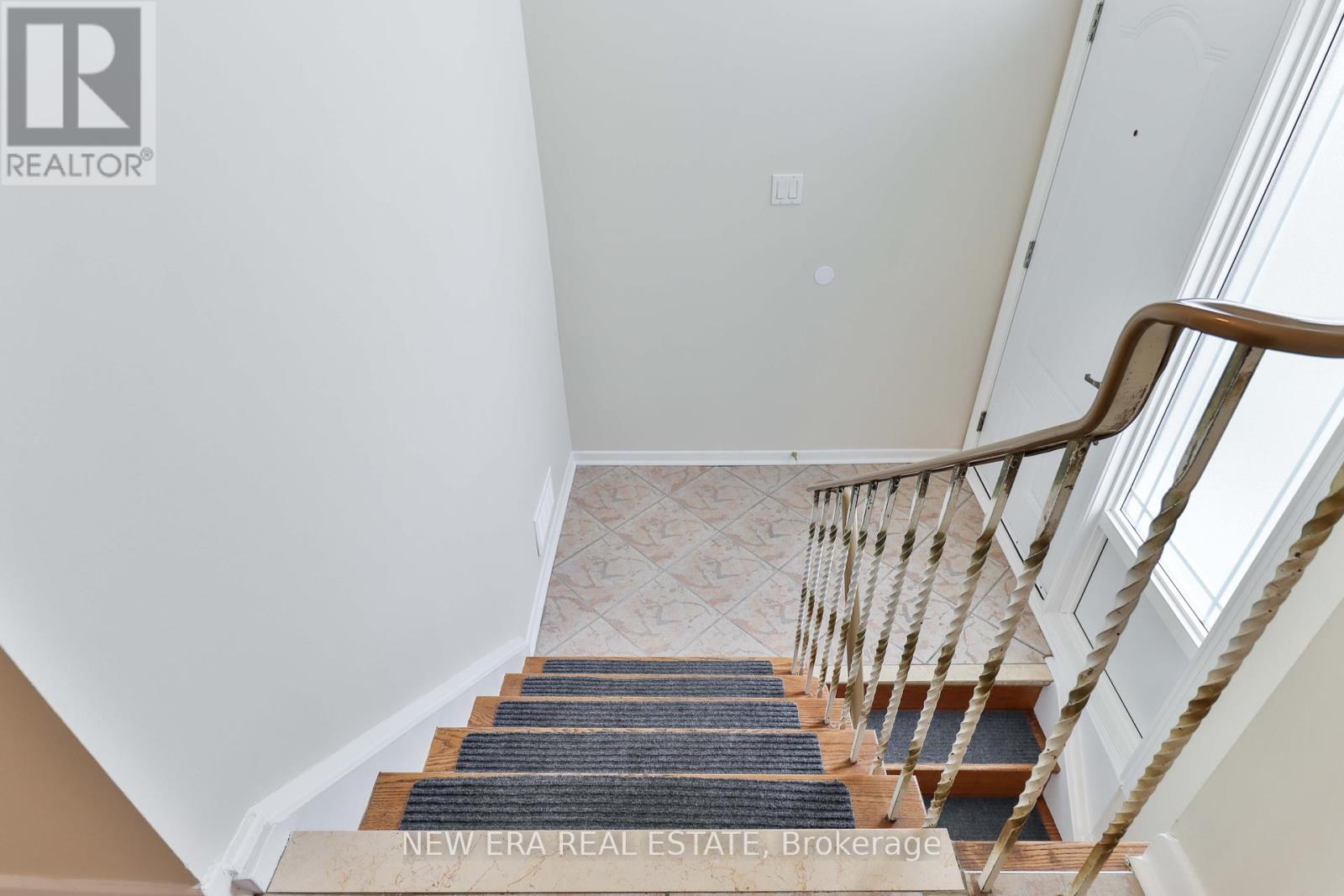 Photo 31 of 2559 Kingsberry Crescent, Mississauga ON