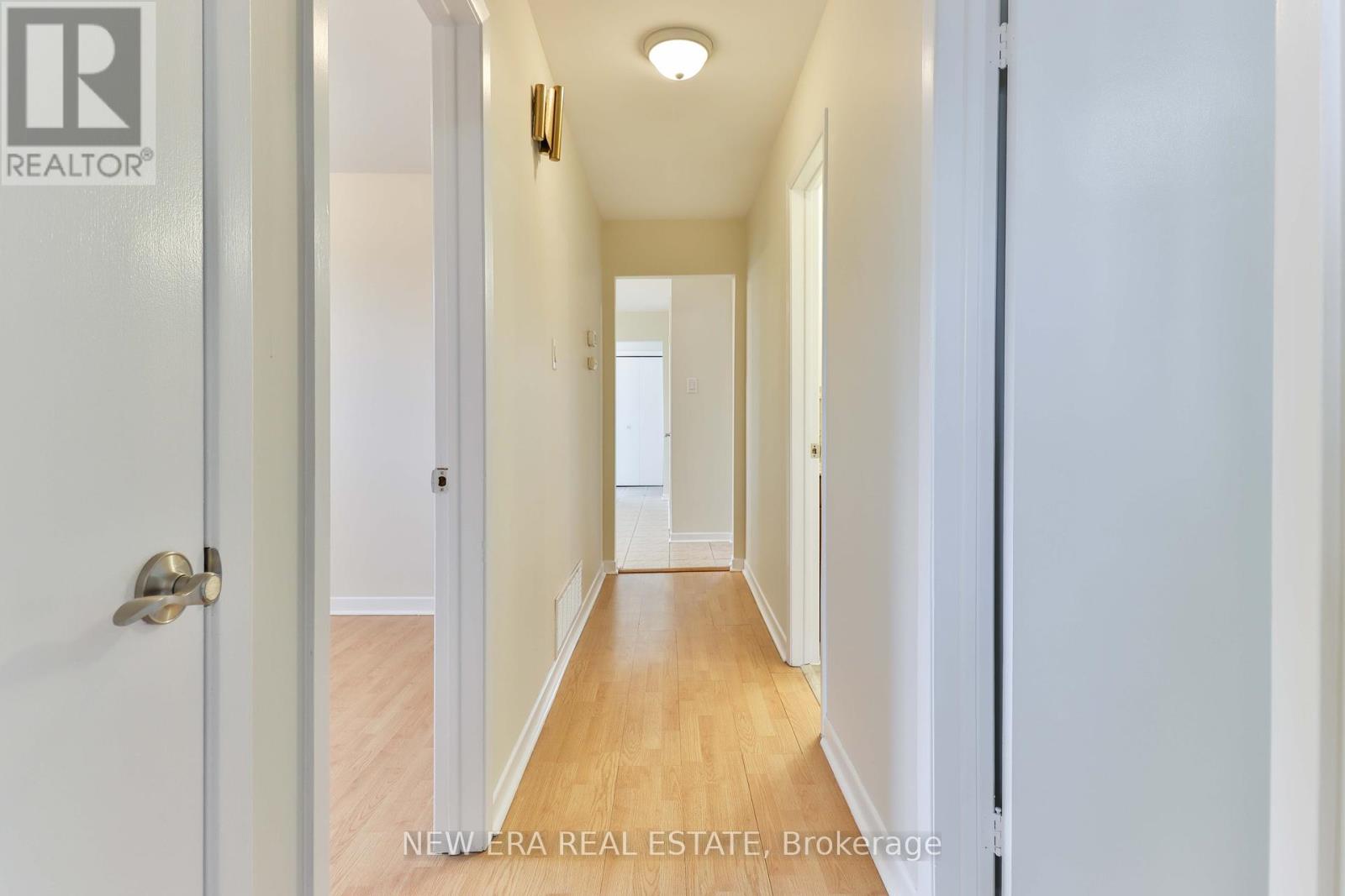 Photo 3 of 2559 Kingsberry Crescent, Mississauga ON