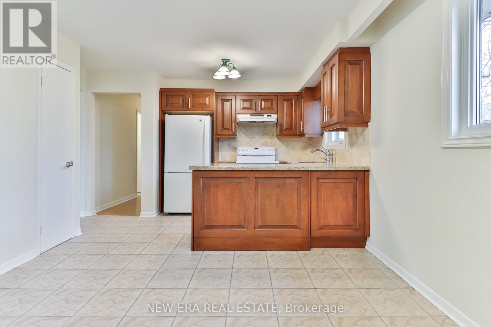 Photo 30 of 2559 Kingsberry Crescent, Mississauga ON