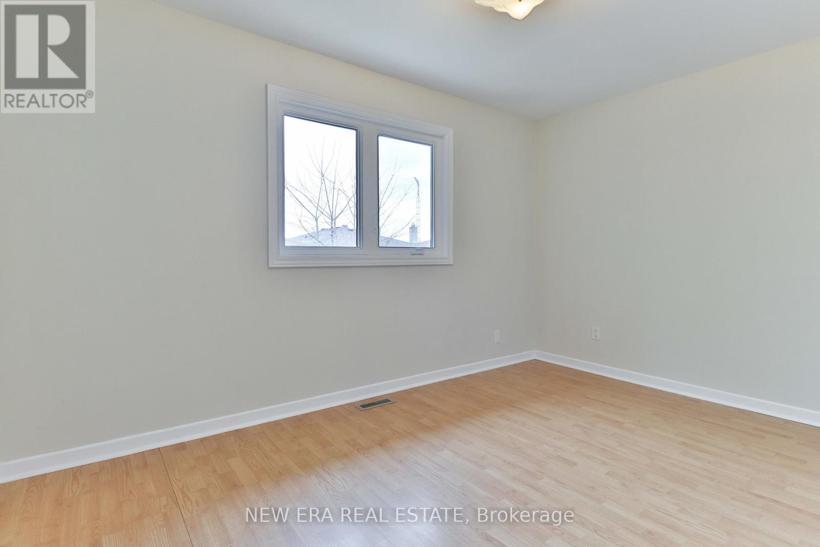 Photo 18 of 2559 Kingsberry Crescent, Mississauga ON