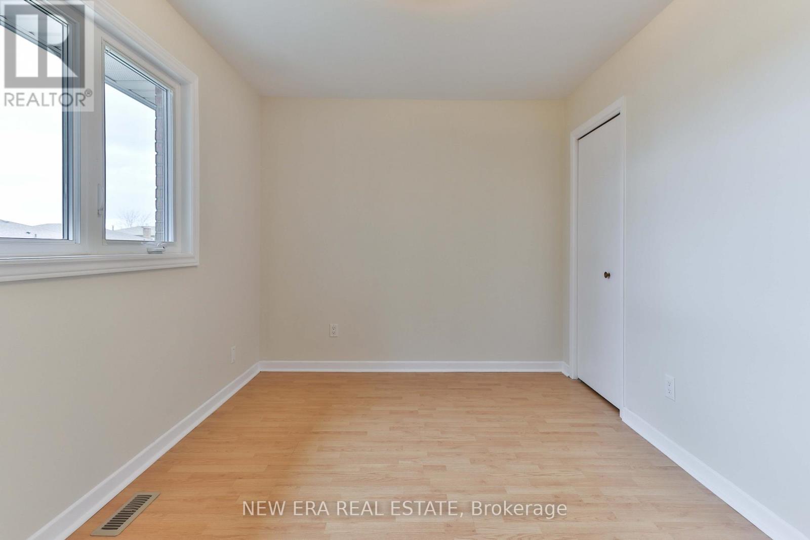 Photo 26 of 2559 Kingsberry Crescent, Mississauga ON