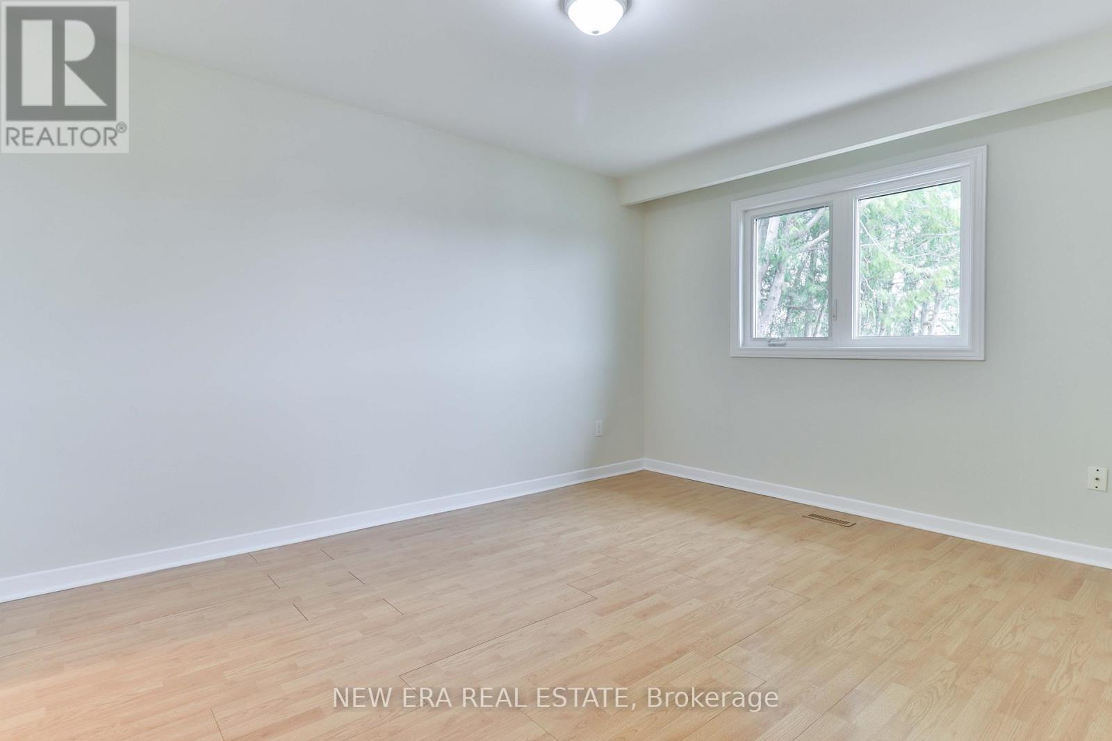 Photo 15 of 2559 Kingsberry Crescent, Mississauga ON