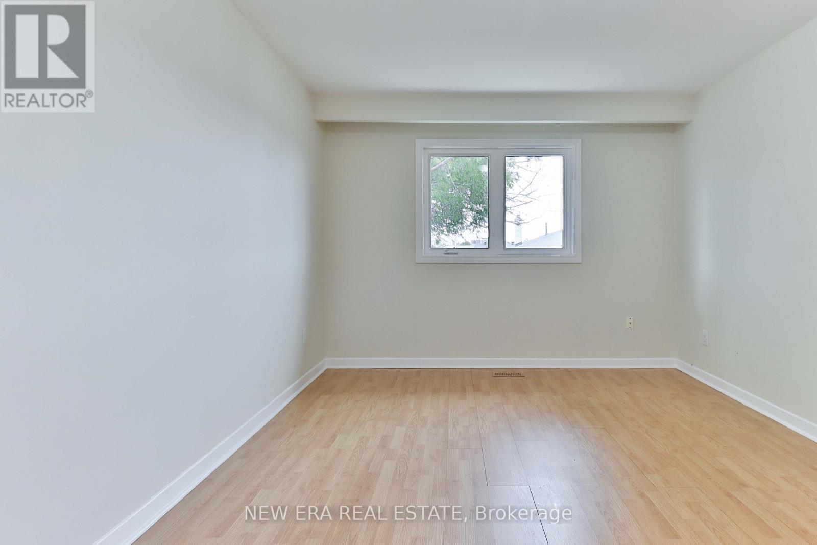 Photo 5 of 2559 Kingsberry Crescent, Mississauga ON