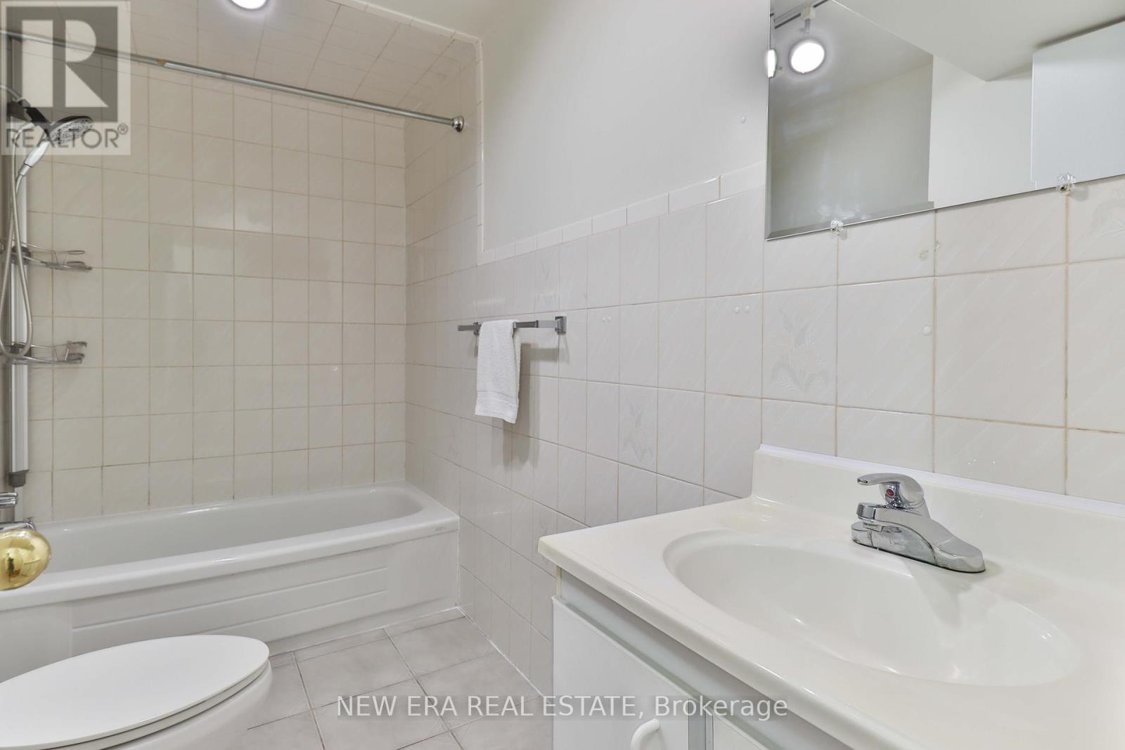 Photo 46 of 2559 Kingsberry Crescent, Mississauga ON