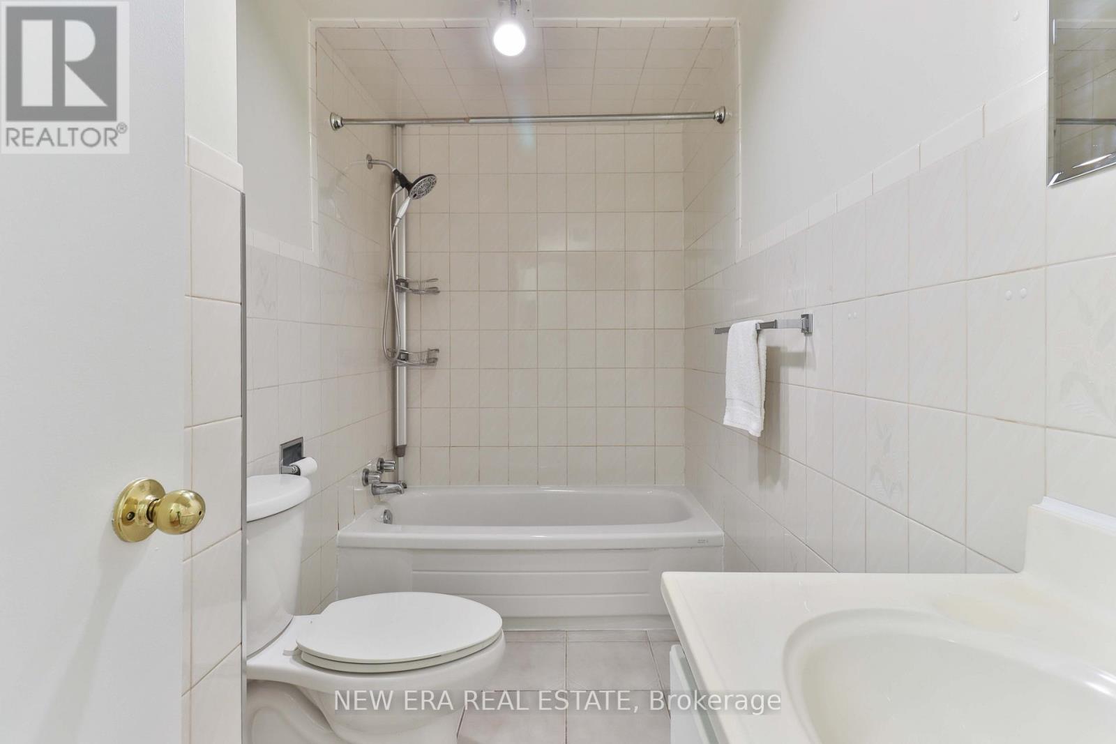 Photo 33 of 2559 Kingsberry Crescent, Mississauga ON