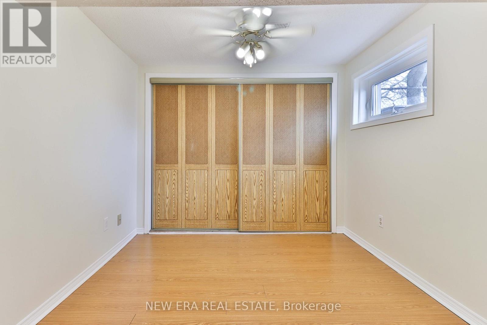 Photo 43 of 2559 Kingsberry Crescent, Mississauga ON