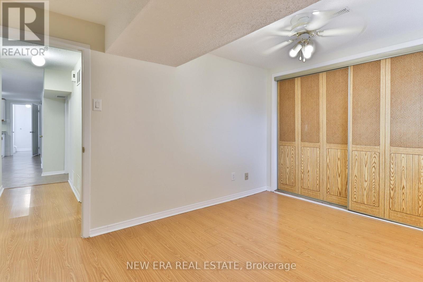 Photo 1 of 2559 Kingsberry Crescent, Mississauga ON