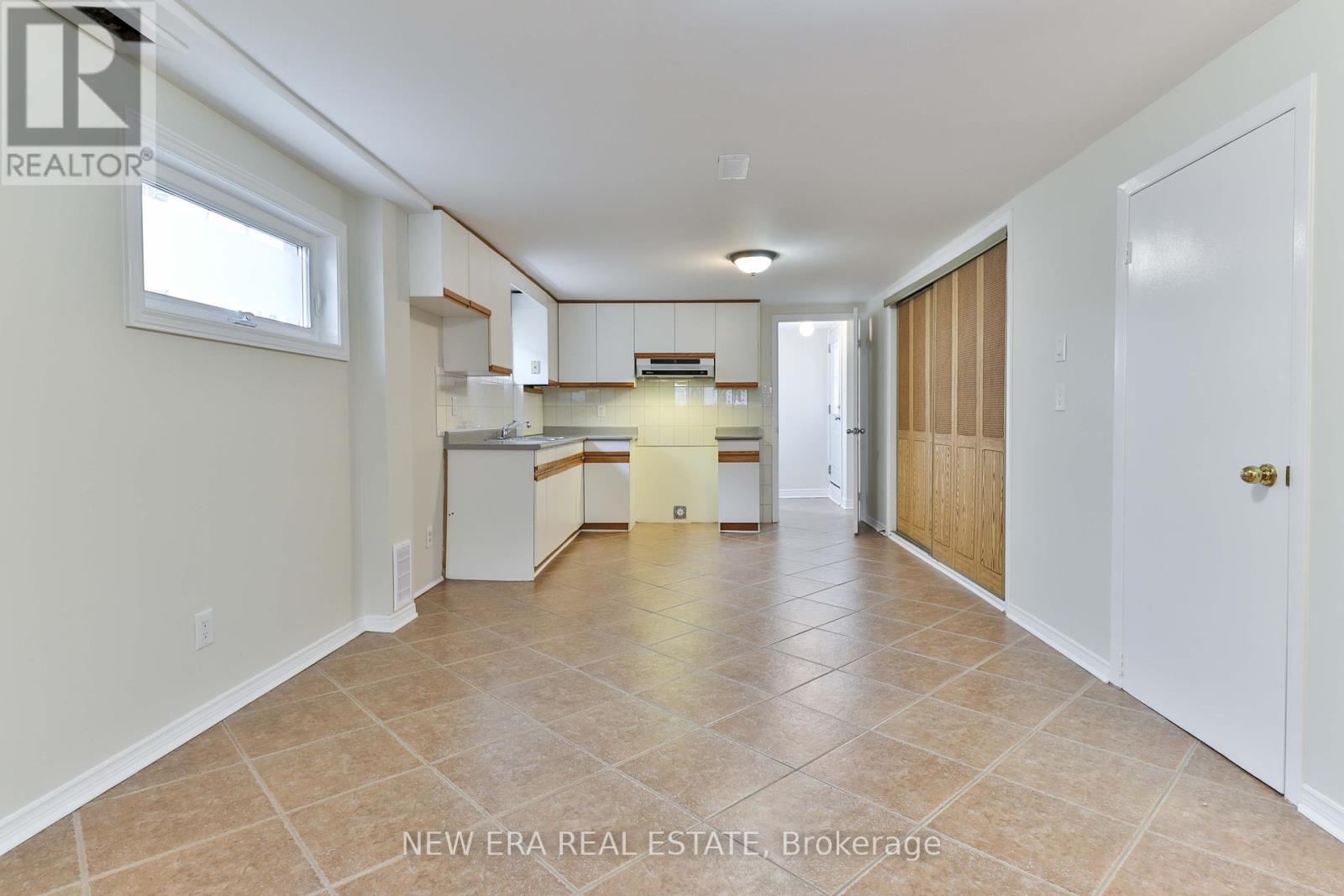 Photo 19 of 2559 Kingsberry Crescent, Mississauga ON