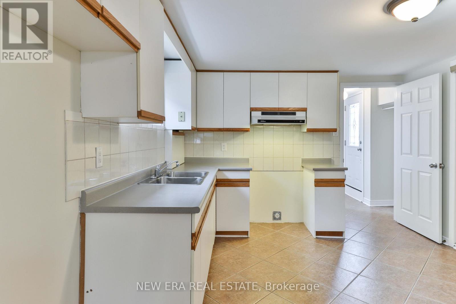 Photo 32 of 2559 Kingsberry Crescent, Mississauga ON