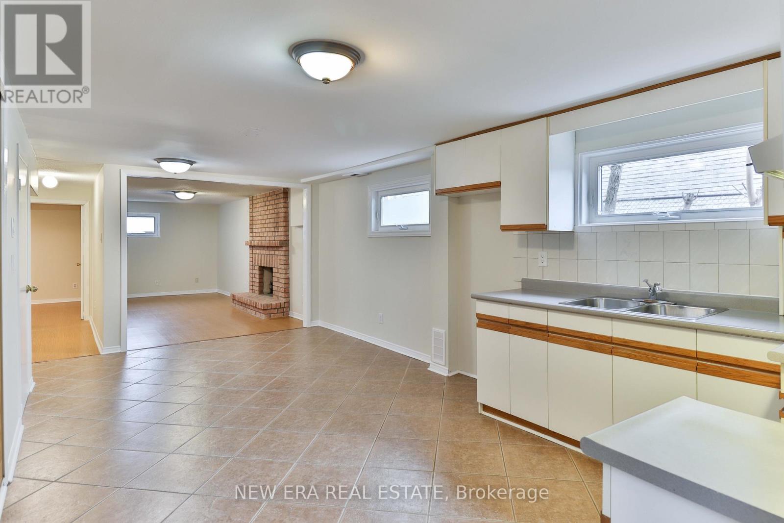Photo 24 of 2559 Kingsberry Crescent, Mississauga ON