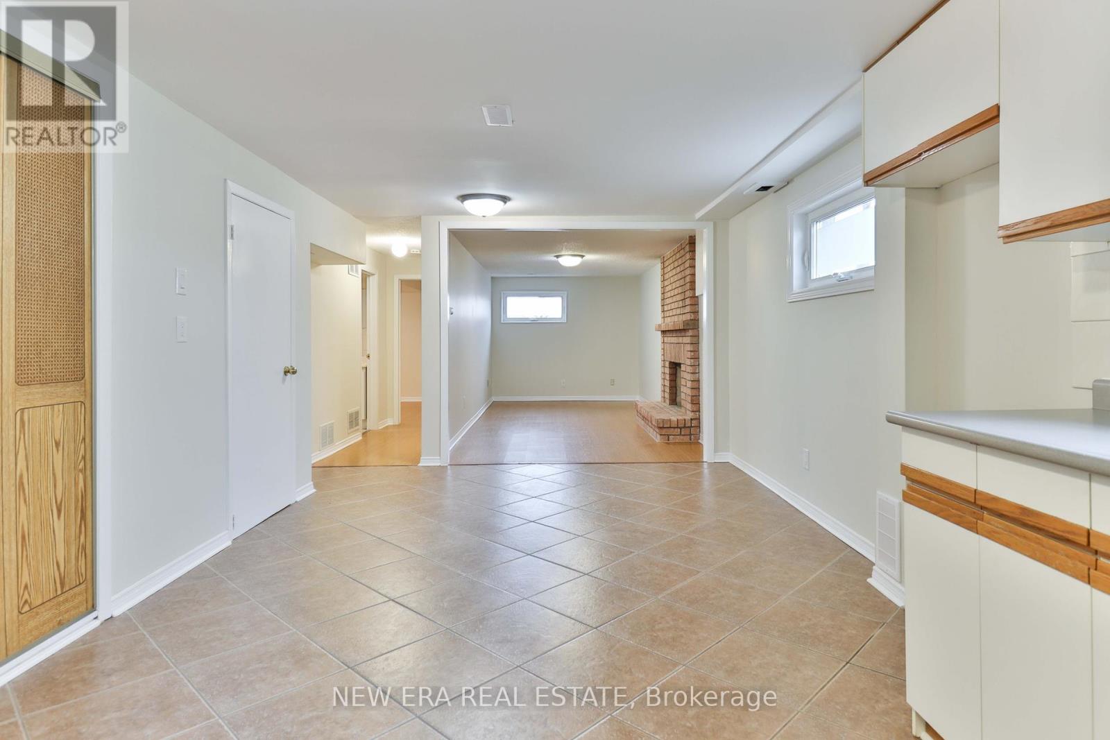 Photo 11 of 2559 Kingsberry Crescent, Mississauga ON