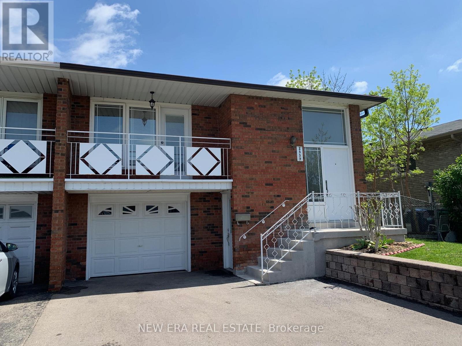 Photo 17 of 2559 Kingsberry Crescent, Mississauga ON
