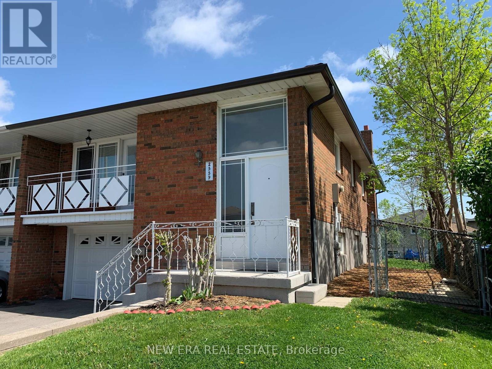 Photo 28 of 2559 Kingsberry Crescent, Mississauga ON