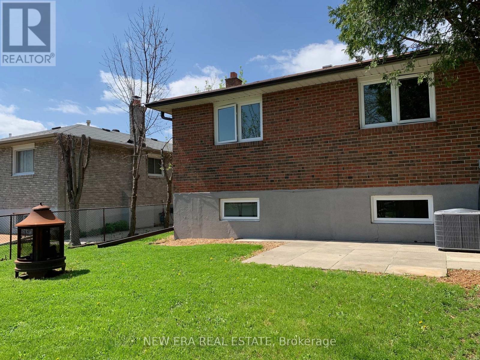 Photo 8 of 2559 Kingsberry Crescent, Mississauga ON