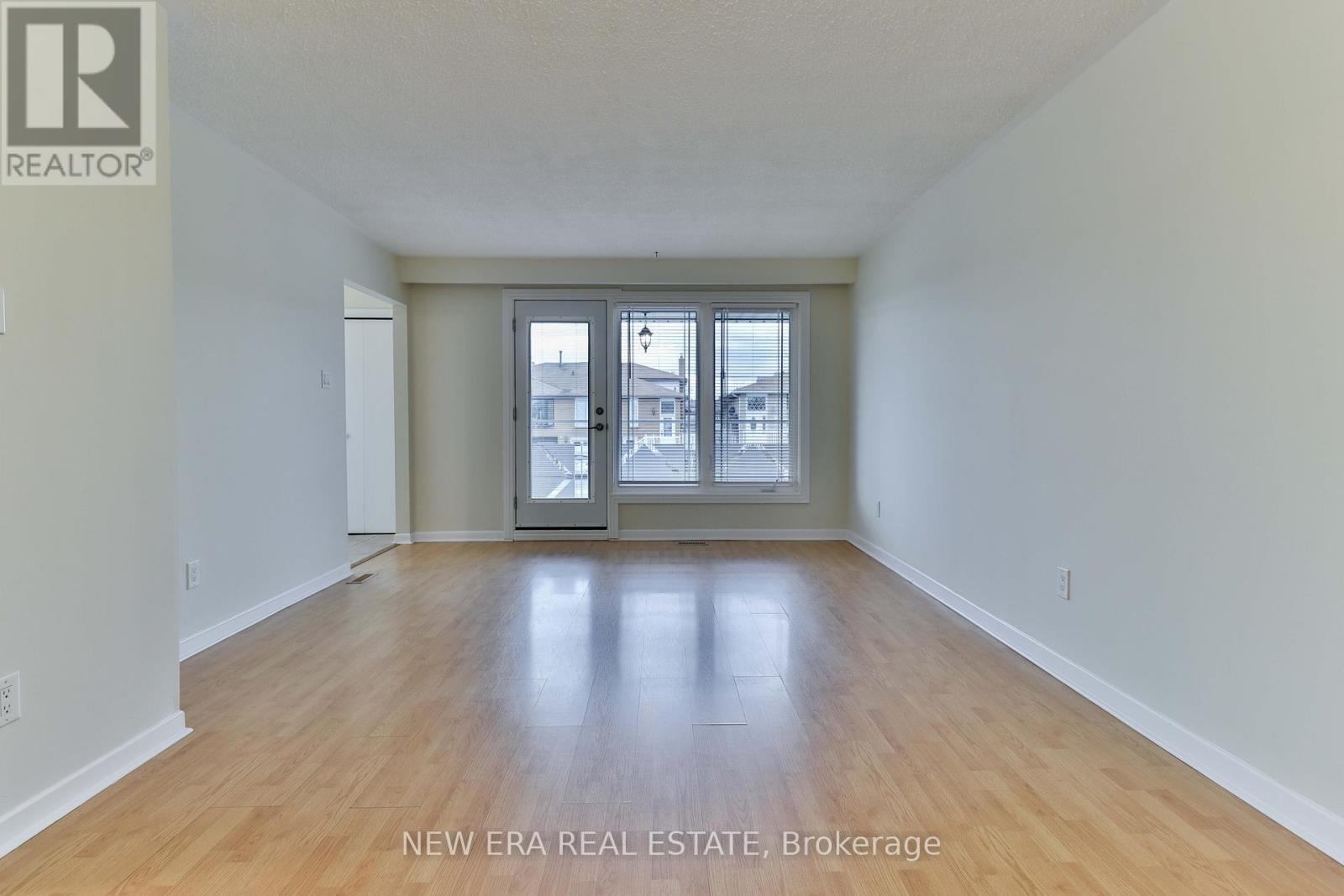 Photo 12 of 2559 Kingsberry Crescent, Mississauga ON