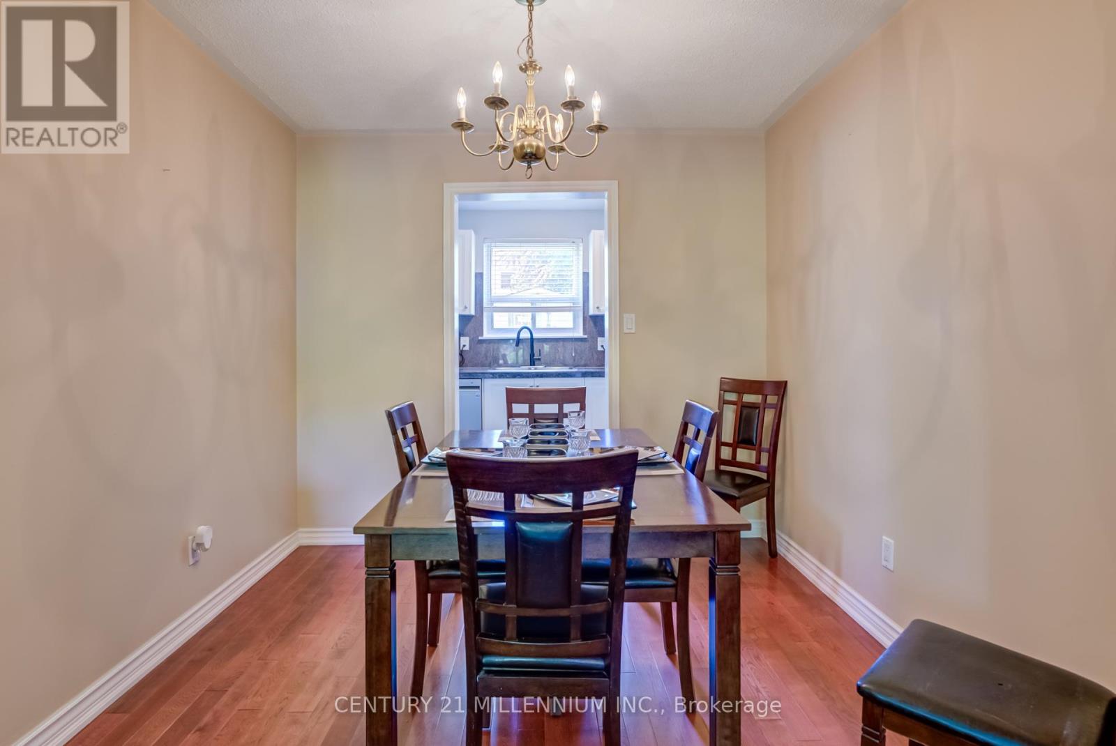 Photo 18 of 10 Greenwood Crescent, Brampton ON