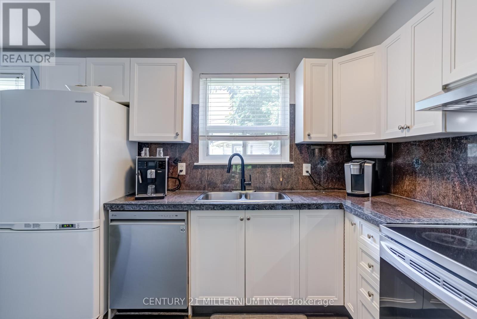 Photo 13 of 10 Greenwood Crescent, Brampton ON