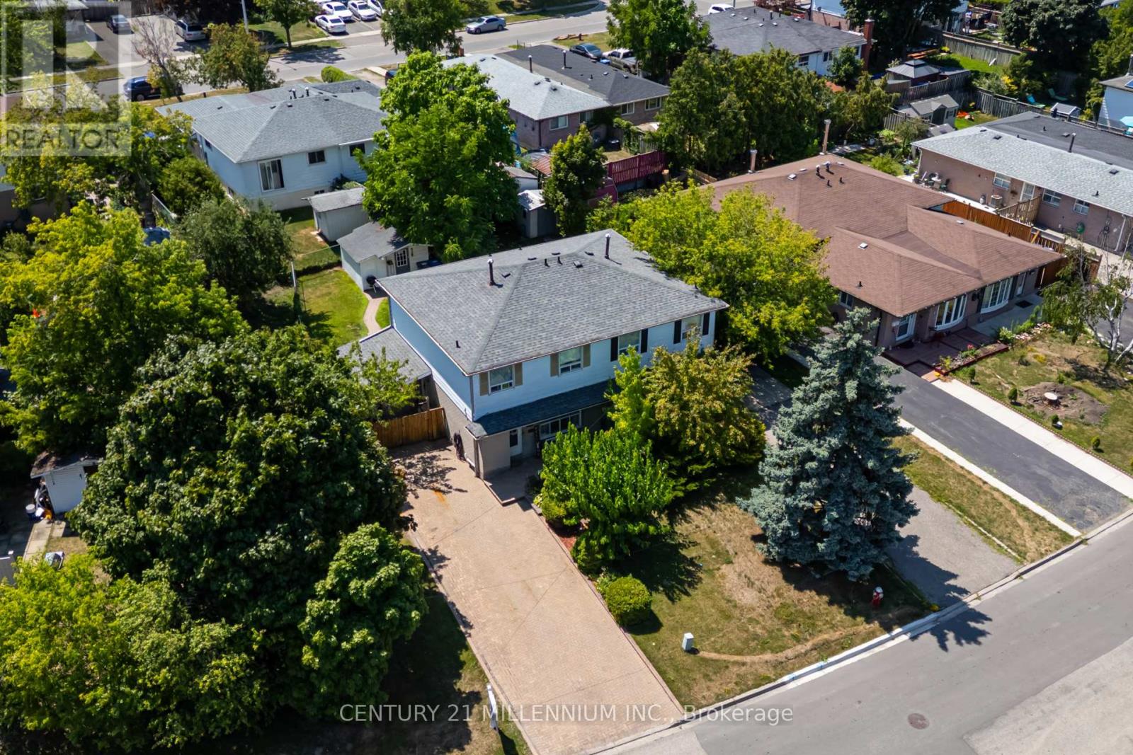 Photo 31 of 10 Greenwood Crescent, Brampton ON