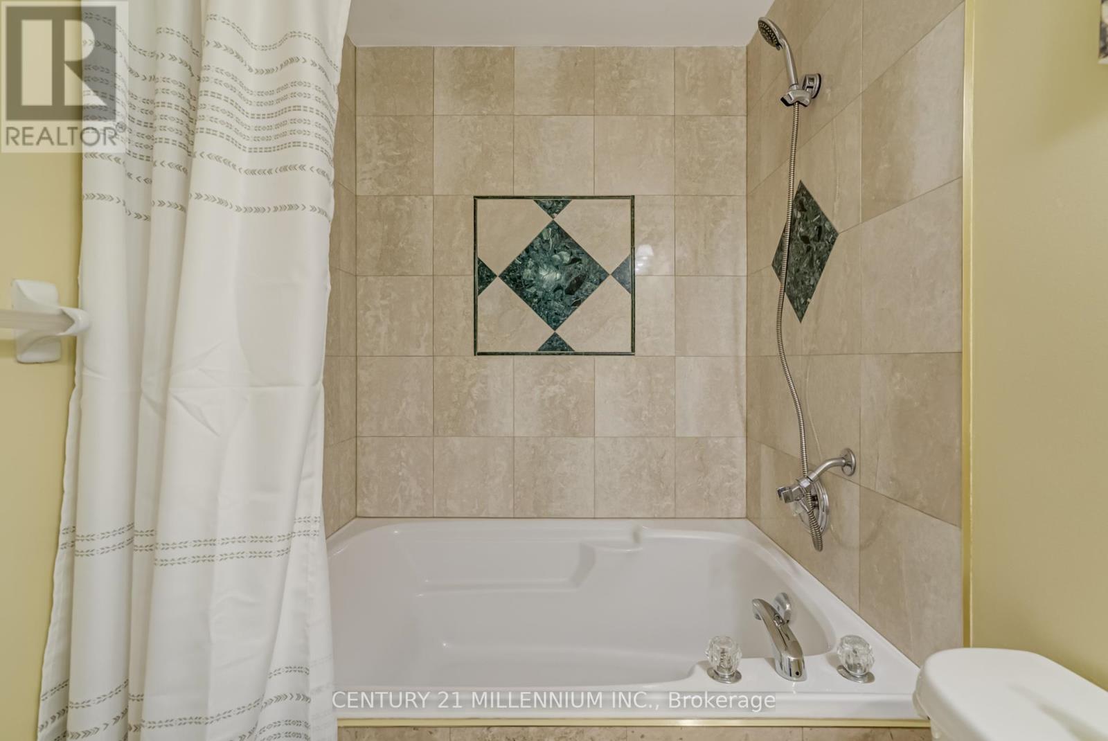 Photo 14 of 10 Greenwood Crescent, Brampton ON