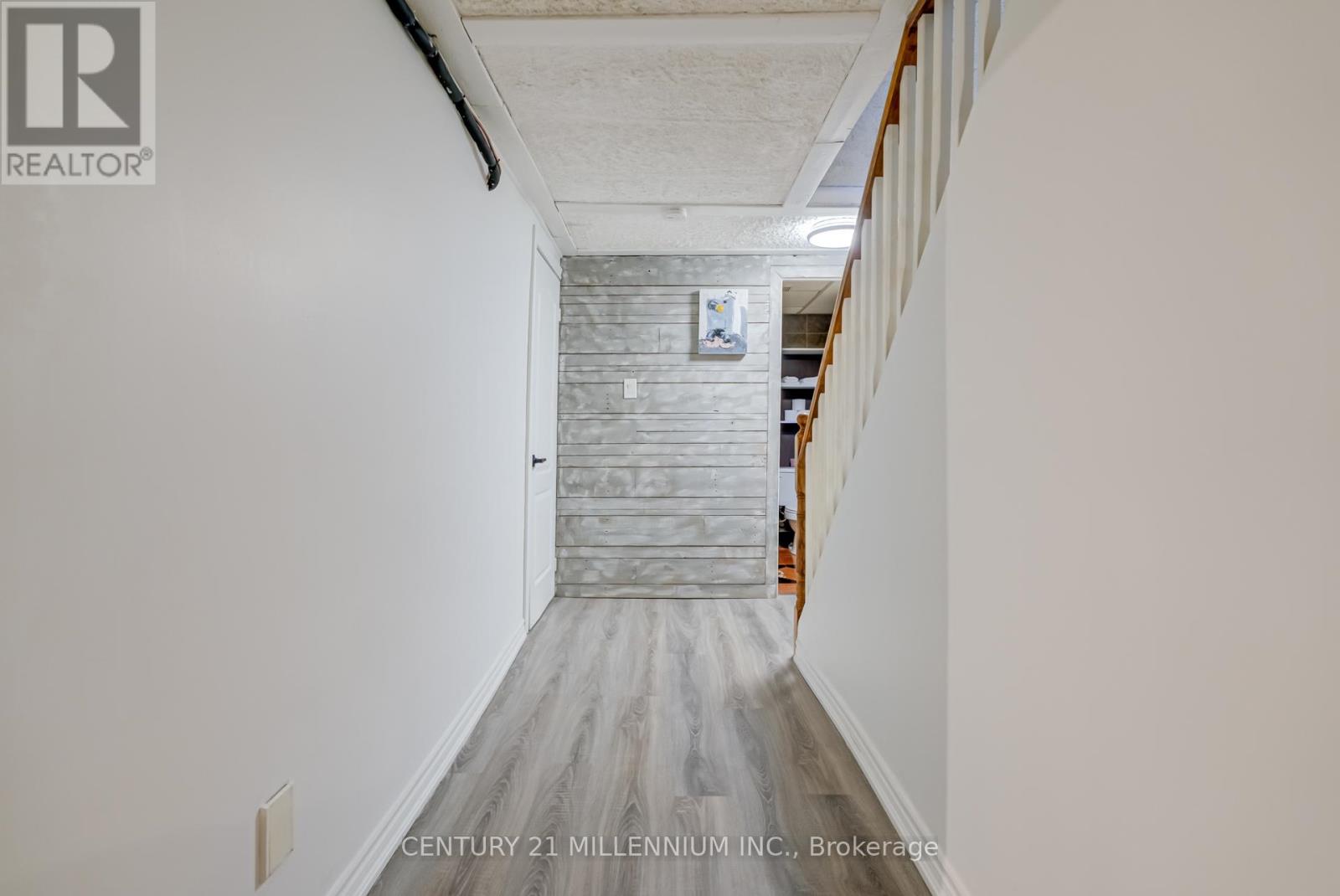 Photo 8 of 10 Greenwood Crescent, Brampton ON