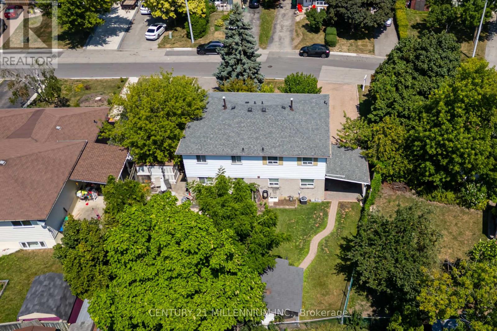Photo 35 of 10 Greenwood Crescent, Brampton ON