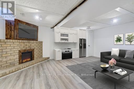Photo 3 of 10 Greenwood Crescent, Brampton ON