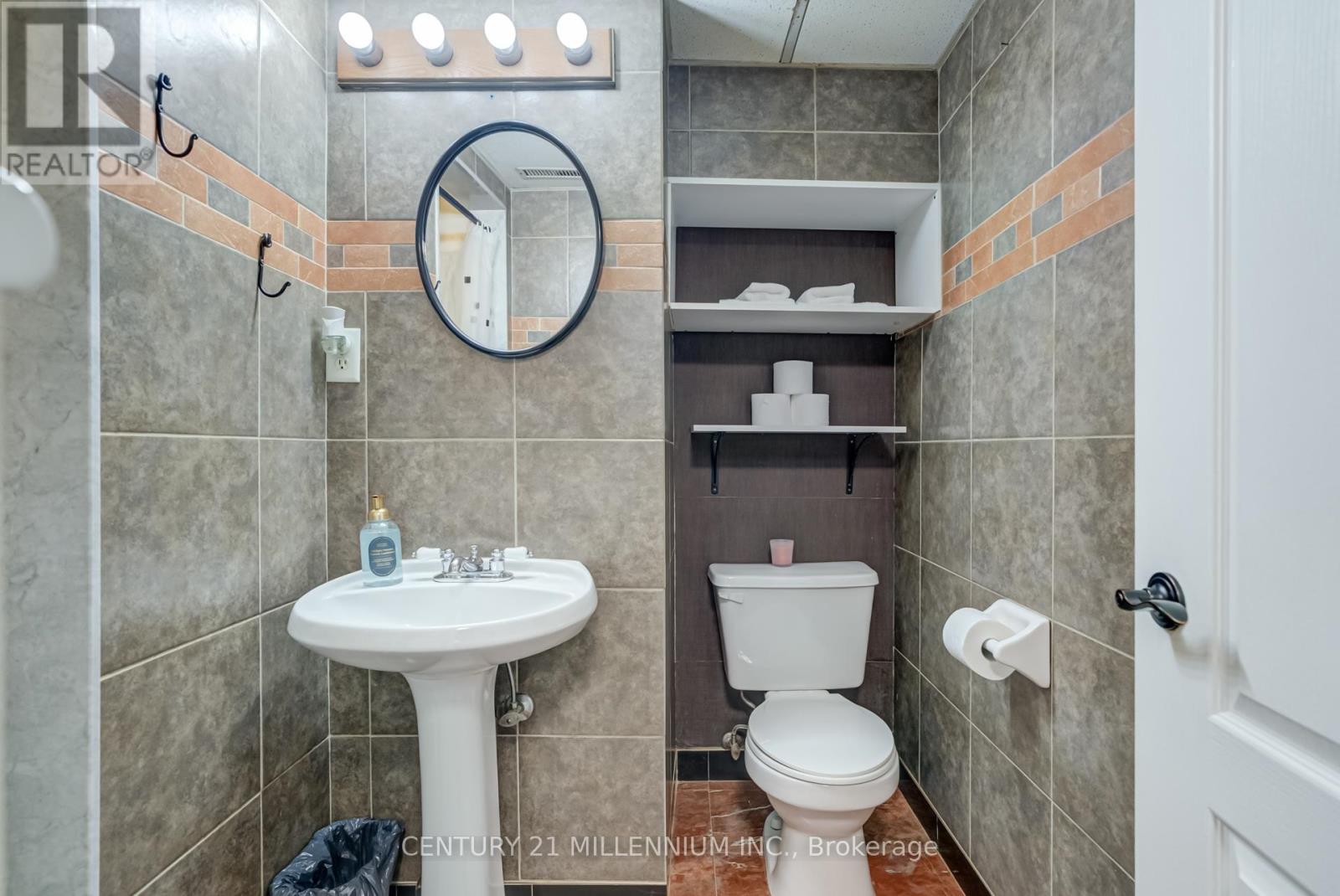 Photo 33 of 10 Greenwood Crescent, Brampton ON