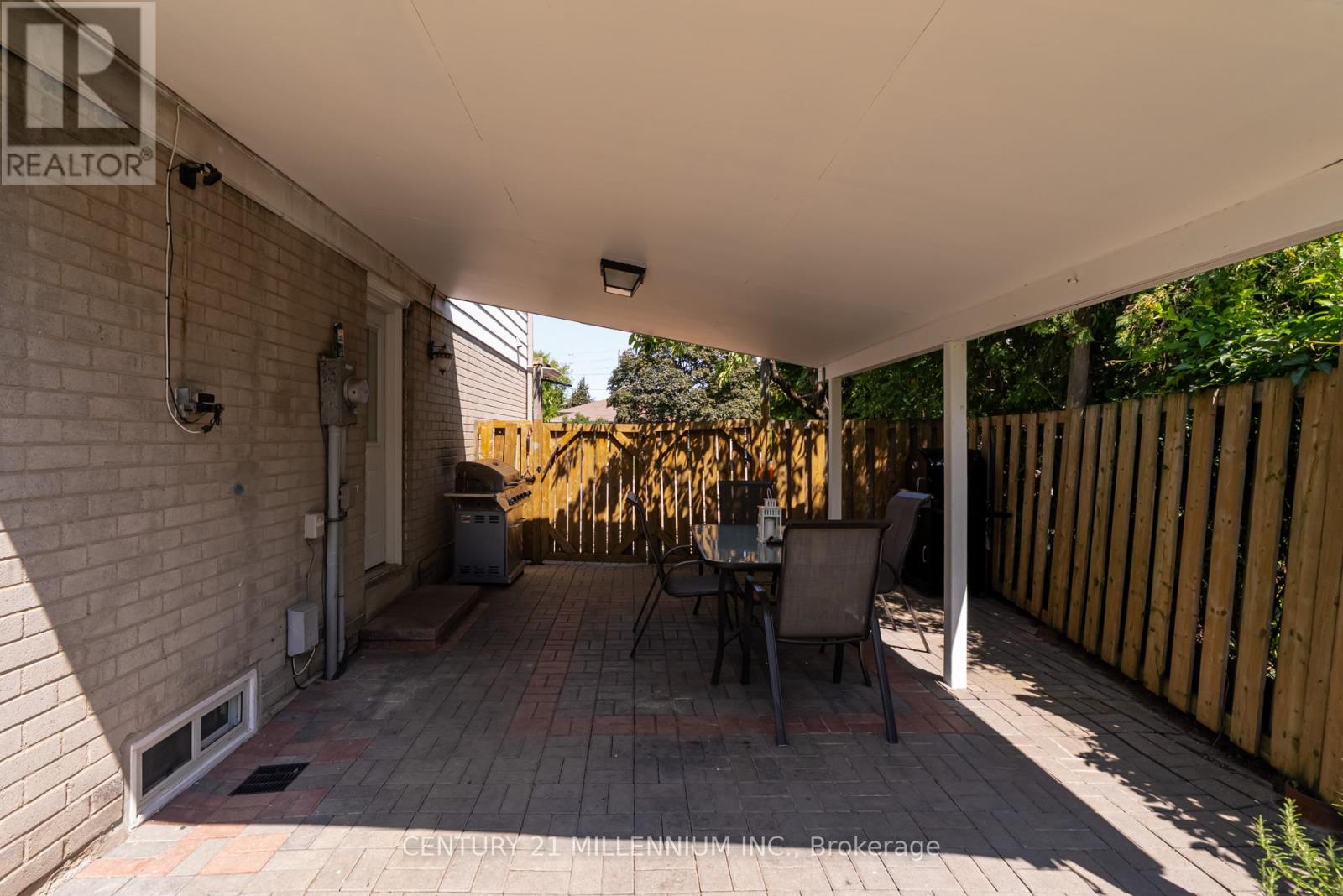 Photo 32 of 10 Greenwood Crescent, Brampton ON
