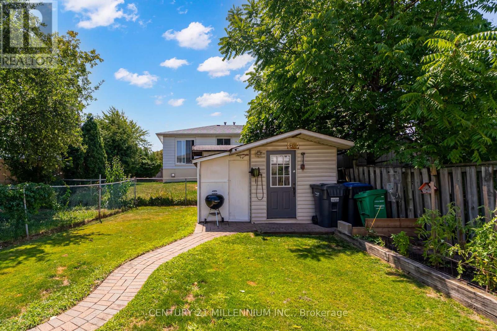 Photo 17 of 10 Greenwood Crescent, Brampton ON