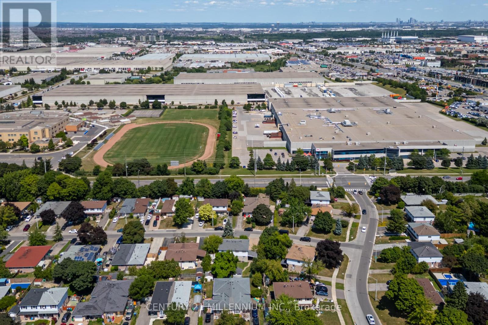 Photo 23 of 10 Greenwood Crescent, Brampton ON