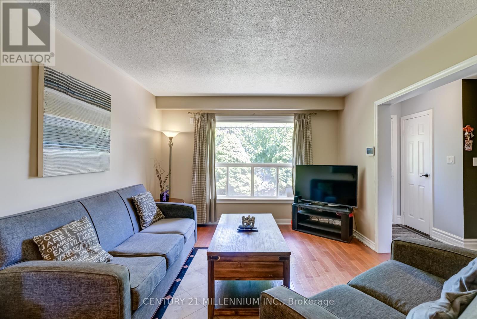 Photo 24 of 10 Greenwood Crescent, Brampton ON