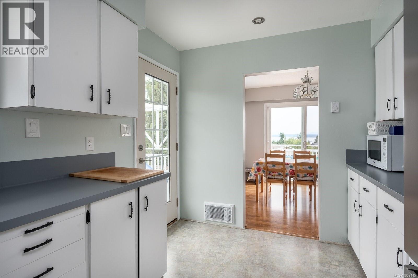 Photo 25 of 10872 Grandview Rd, Saltair BC