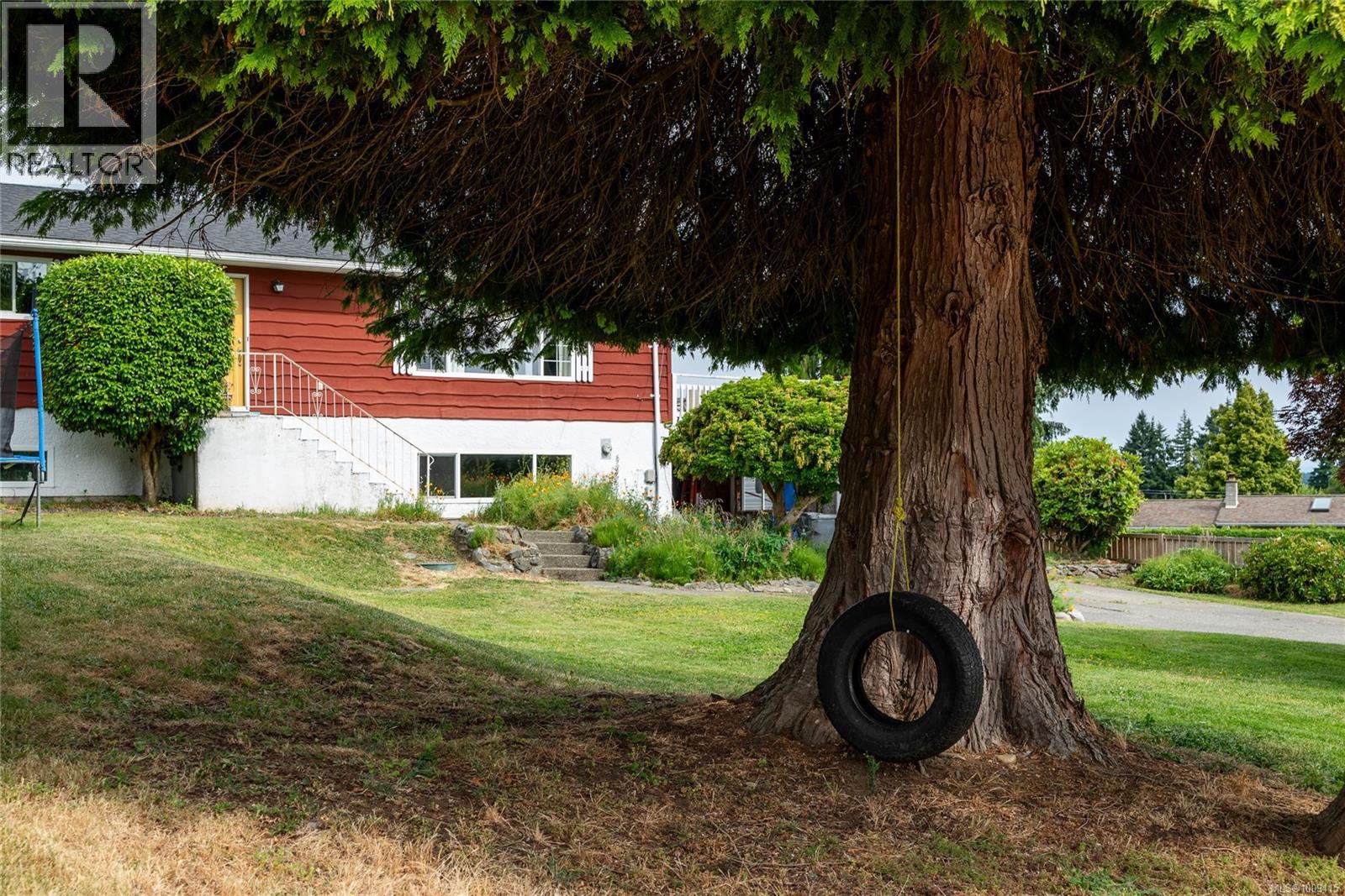 Photo 18 of 10872 Grandview Rd, Saltair BC