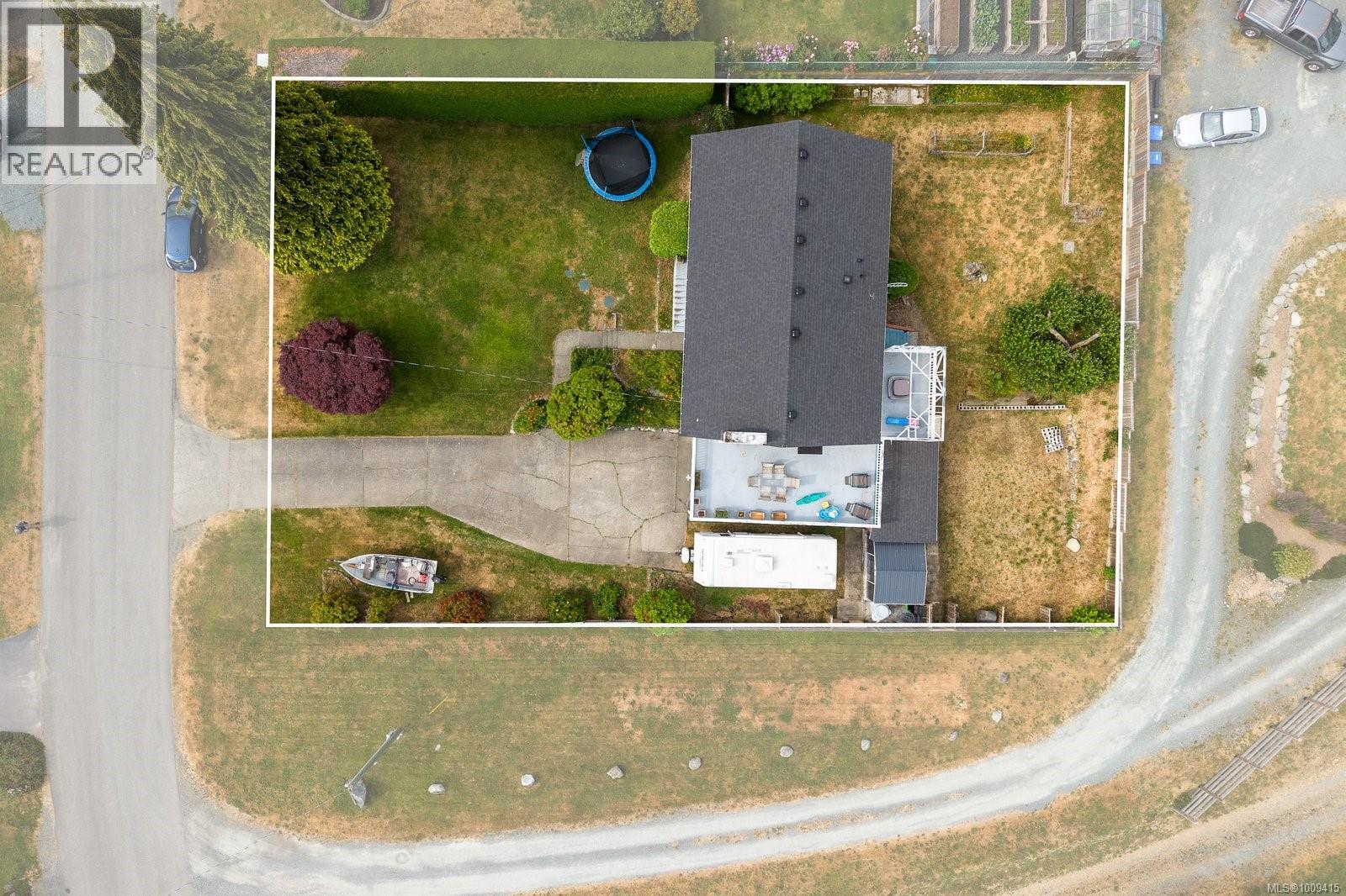 Photo 4 of 10872 Grandview Rd, Saltair BC
