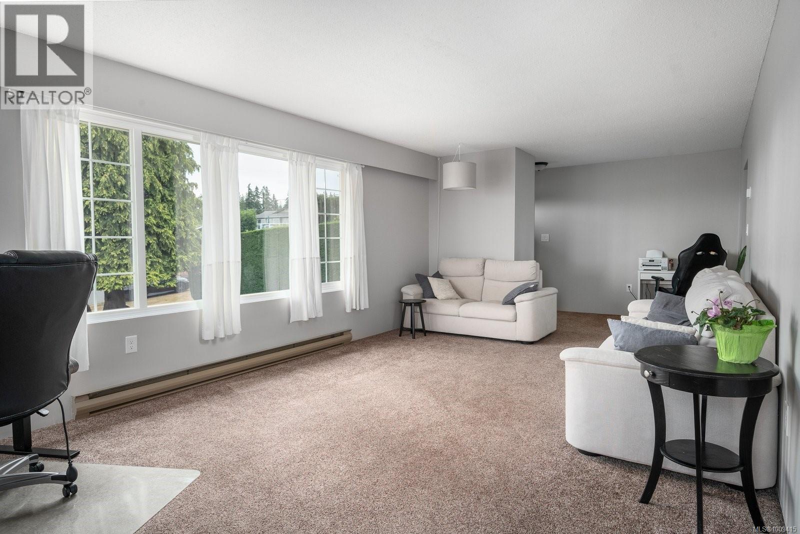 Photo 7 of 10872 Grandview Rd, Saltair BC