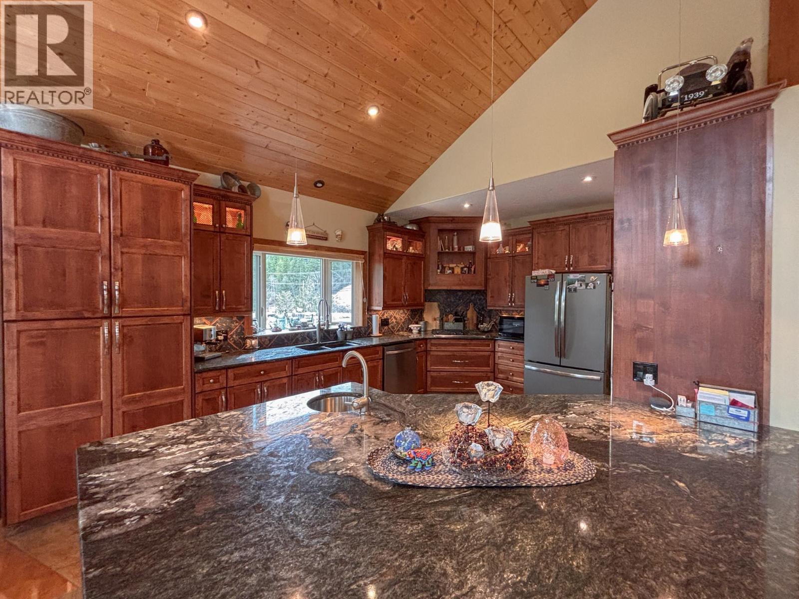 5938 COLUMBIA LAKE Road, Fairmont Hot Springs