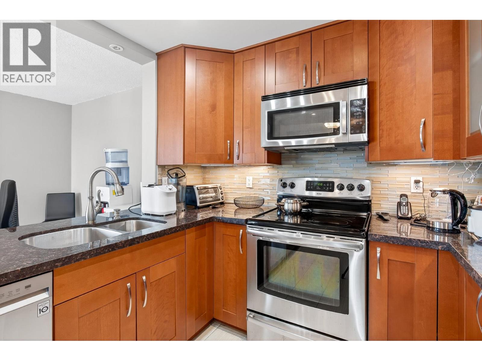 Photo 23 of 1106 121 Tenth Street, New Westminster BC