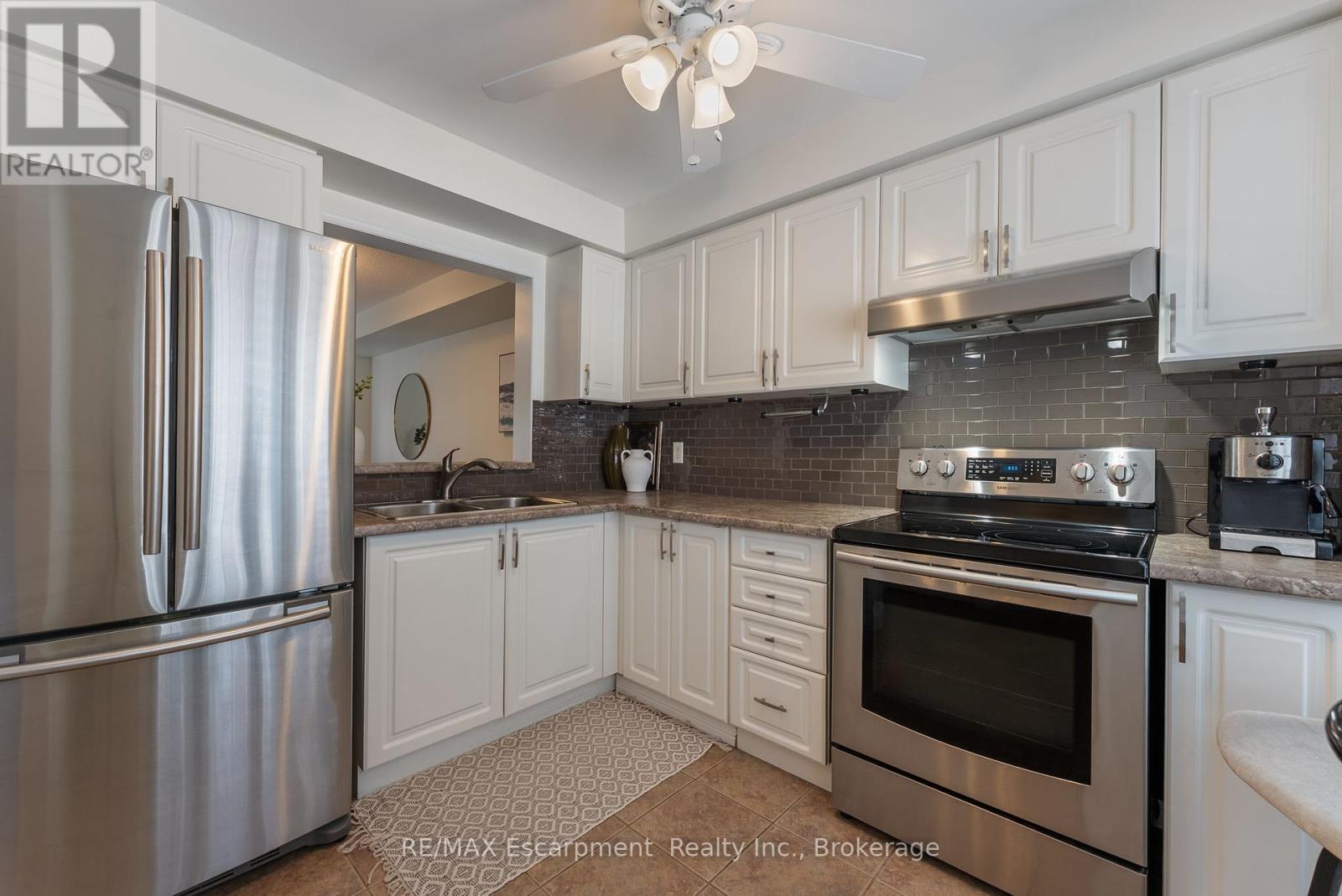 Photo 9 of 47 4200 Kilmer Drive, Burlington ON