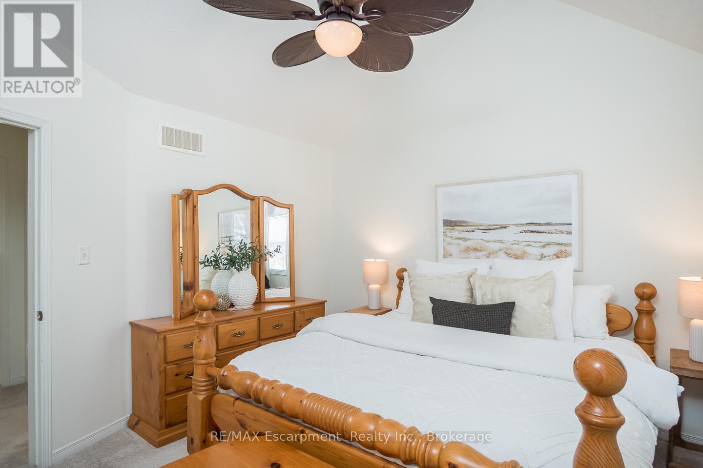Photo 8 of 47 4200 Kilmer Drive, Burlington ON