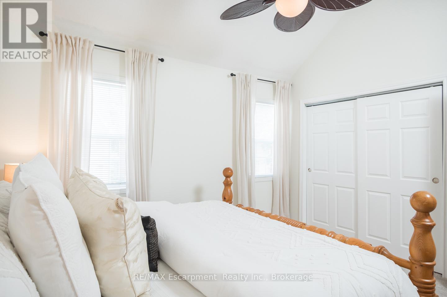 Photo 26 of 47 4200 Kilmer Drive, Burlington ON