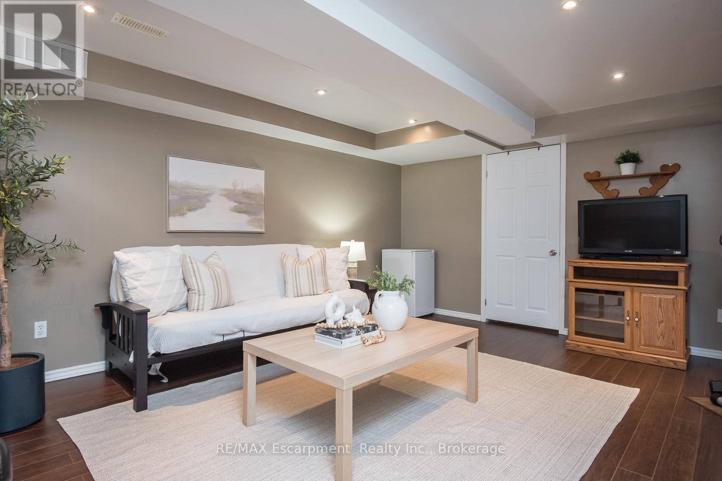 Photo 5 of 47 4200 Kilmer Drive, Burlington ON
