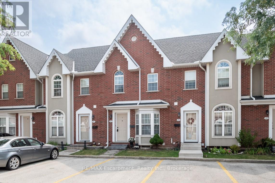 Photo 10 of 47 4200 Kilmer Drive, Burlington ON