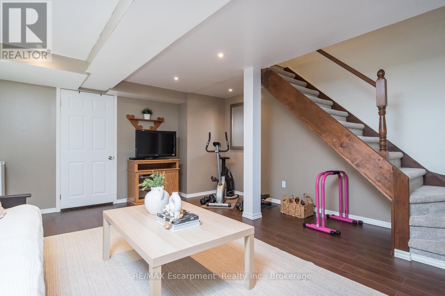 Photo 15 of 47 4200 Kilmer Drive, Burlington ON
