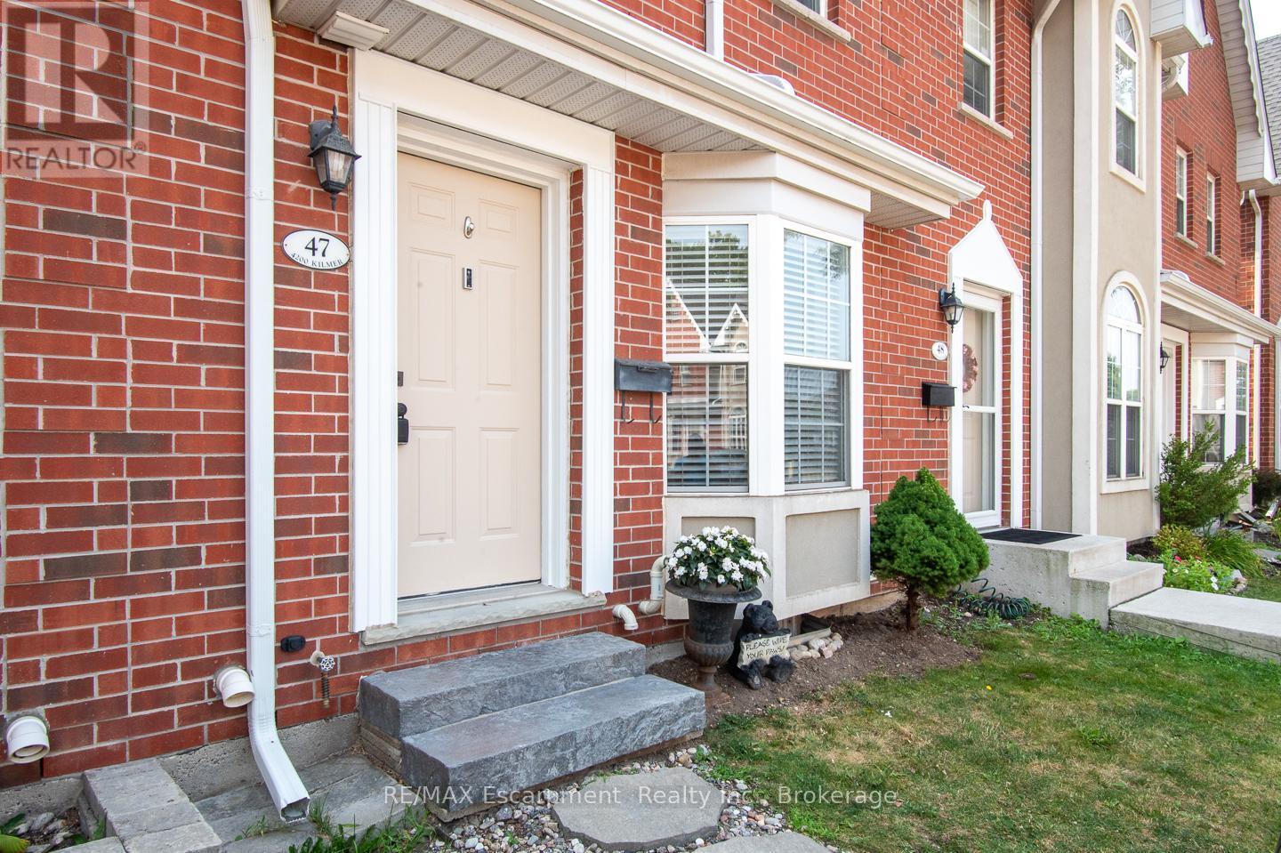 Photo 21 of 47 4200 Kilmer Drive, Burlington ON